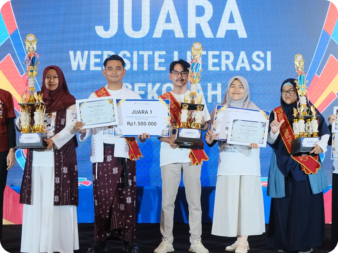 penghargaan_juara_web_literasi